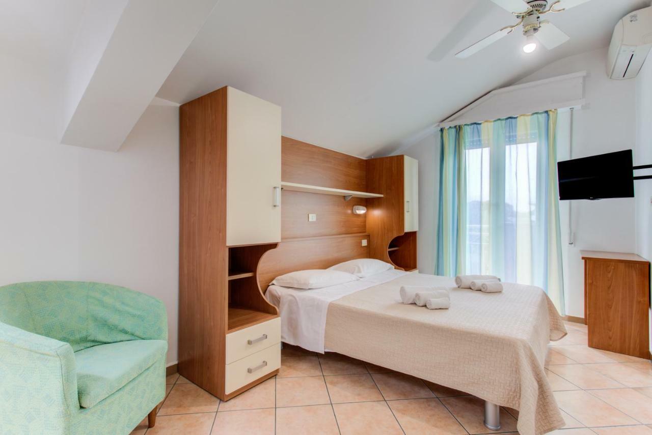 Hotel Cimarosa Riccione Room photo
