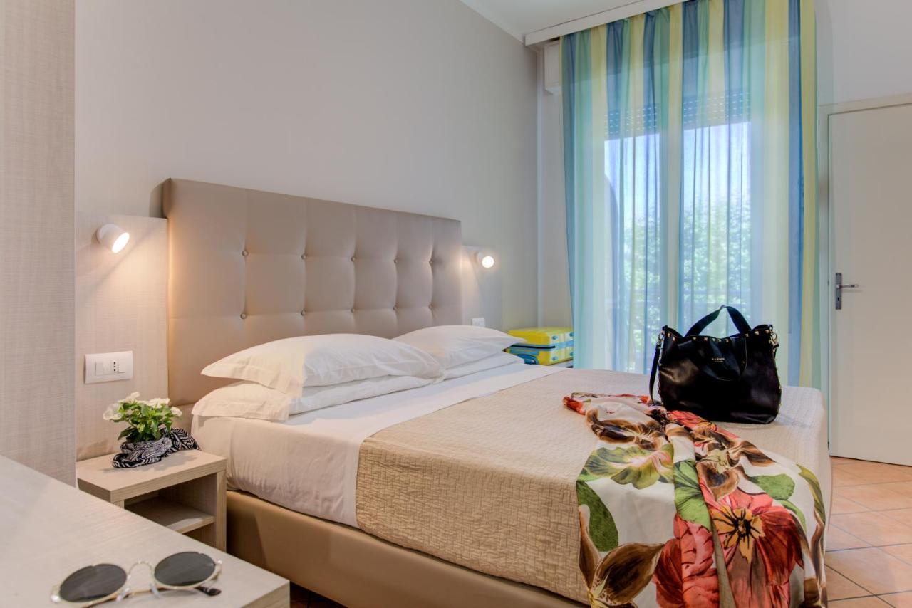 Hotel Cimarosa Riccione Exterior photo
